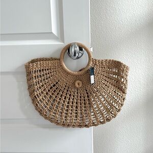 Lulus beach / vacation basket straw bag